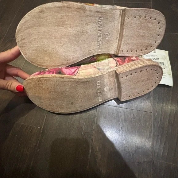 Magnolia Pearl Colorful Bunny Print Slippers. Pristine Condition, Never Worn - Picture 5 of 8